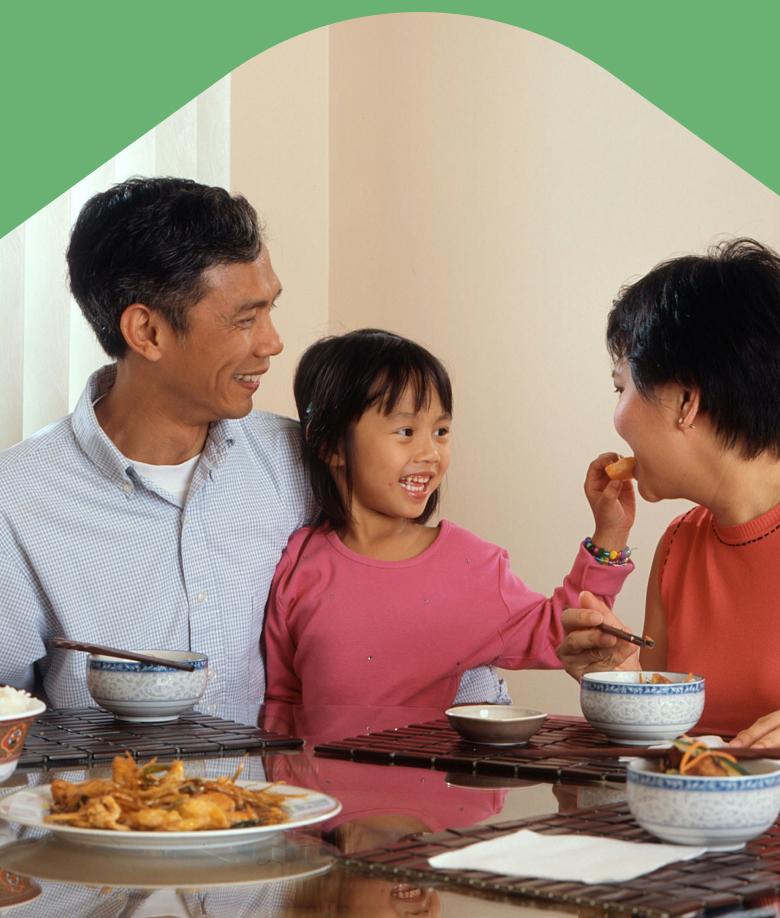 Photo: Family talking at the dinner table